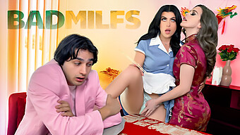 Milf અને ટીન એક પ્રોફેસરને ટેબૂ ગ્રેજ્યુએશન થ્રીસમમાં લલચાવે છે