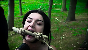 Sexi Submisívna Žena Dostáva Hrubý Anál A Výprask V Bdsm Videu, Končiac Prehltnutím Semena