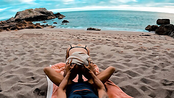 Sesso In Spiaggia All'Aperto Con Un Partner Arrapato In Vacanza