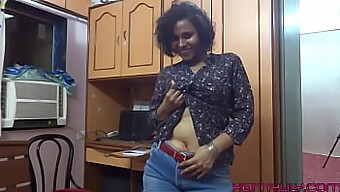 Aroused Indian Maid Without Underwear Experiences Orgasmic Release