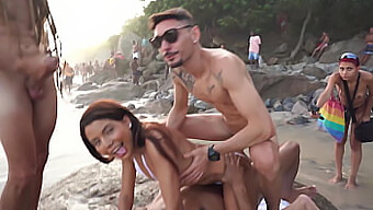 Javno Srečanje Na Plaži Bianca Dantas Z Več Partnerji In Analna Akcija