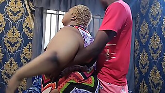 La Belle Milf Africaine Chikitoo Avec Un Gros Cul Donne Une Fellation Et Baise Fort