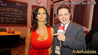 Ava Addams Ukazuje Svá Prsa A Schopnosti Kouření Na Plný Výkon