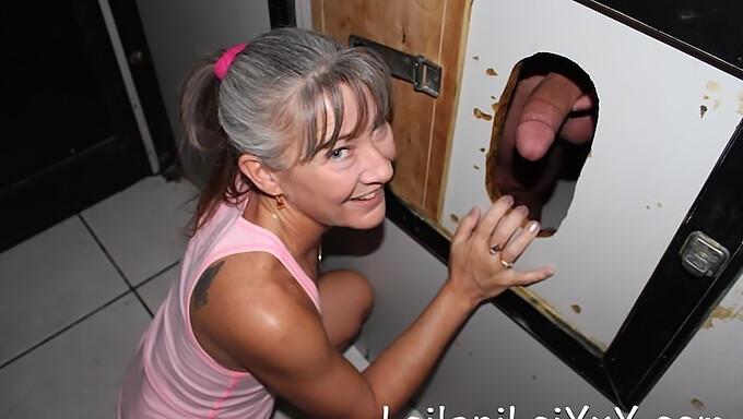 Erfaren Milf Utforskar Glory Hole För Första Gången